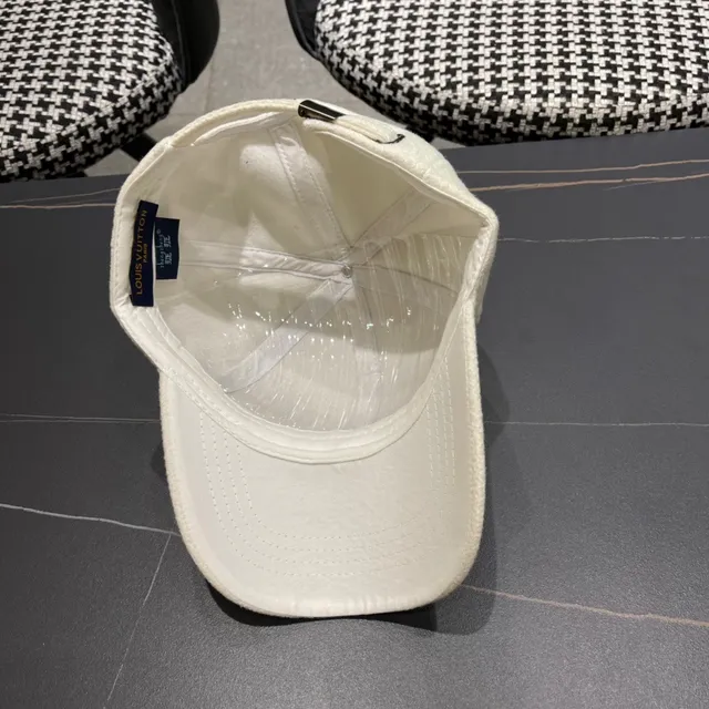 Louis Vuitton Off-White Gorra de béisbol texturizada 11