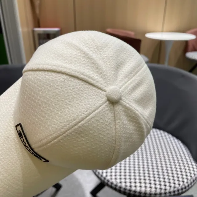 Louis Vuitton Off-White Gorra de béisbol texturizada 12