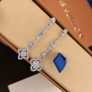 لويس فيتون بافيه زهري تنزل أقراط