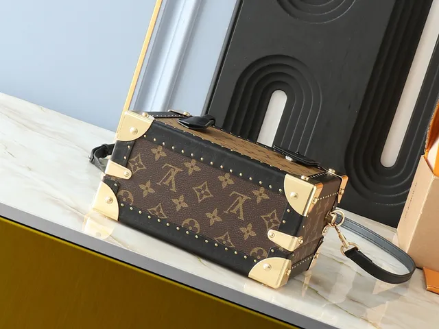 Louis Vuitton Petite Malle भूरे Monogram Canvas Tote Bag 4