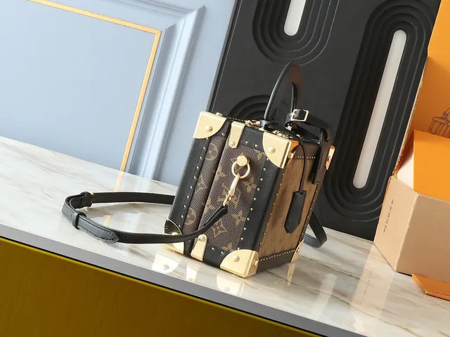 Louis Vuitton Petite Malle भूरे Monogram Canvas Tote Bag 6
