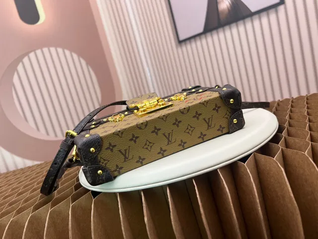 Louis Vuitton Petite Malle मुद्रित कैनवास हरे हार्डवेयर ग्राफिट टोट बैग 4