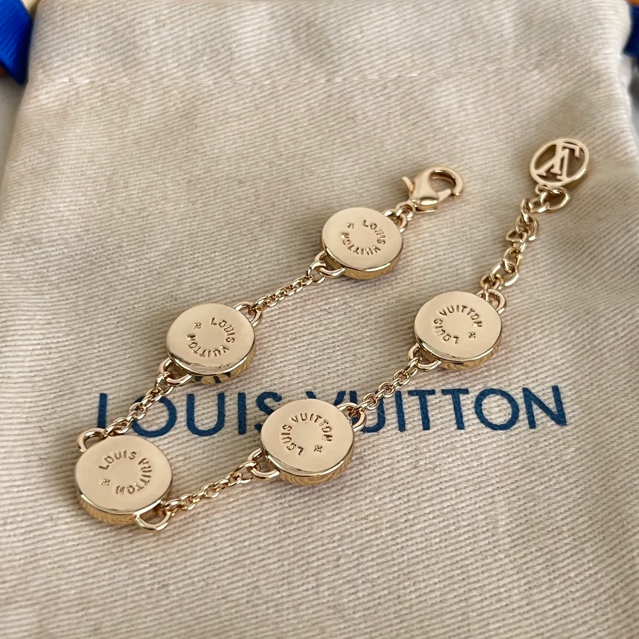 سوار Louis Vuitton سلسلة ذهب وردي متعدد التعويذات 2
