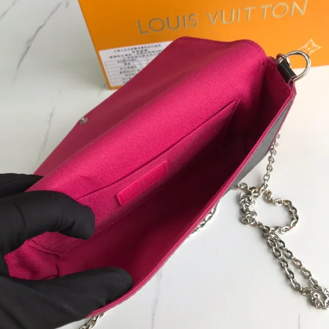 Louis Vuitton Pochette Accessoires Black Pink স্ট্রাকচার্ড ফ্ল্যাপ Epi লেদার টেক্সচার Envelope Clutch 3