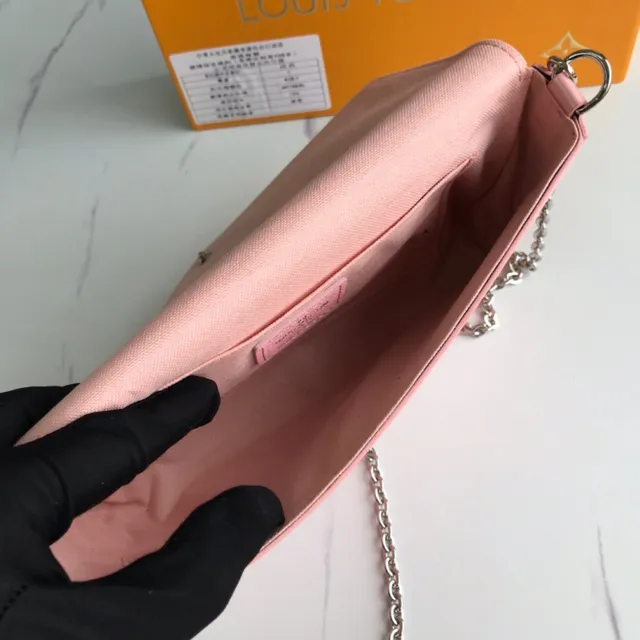 Louis Vuitton Pochette Accessoires Black Pink স্ট্রাকচার্ড ফ্ল্যাপ Epi লেদার টেক্সচার Envelope Clutch 21