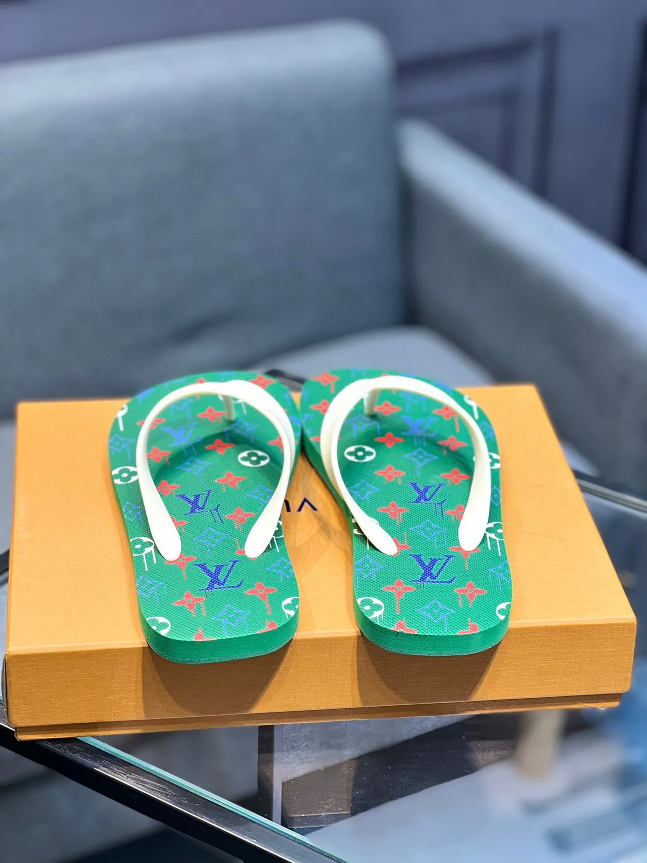 Louis Vuitton Sandálias de Dedo Impressas Verde Multicolor 8
