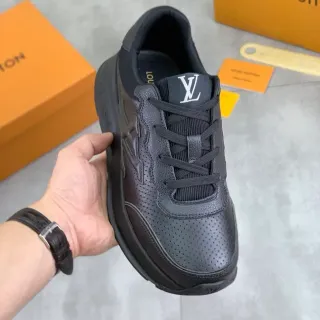 Louis Vuitton Run Away zapatillas lifestyle de cuero perforado negro