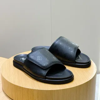Louis Vuitton Run Away Slide Zapatillas de cuero con monograma negro