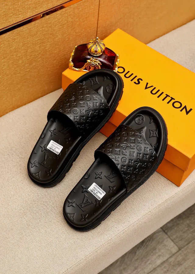 路易威登 Run Away Slides 黑色 Monogram Embossed Slippers 2