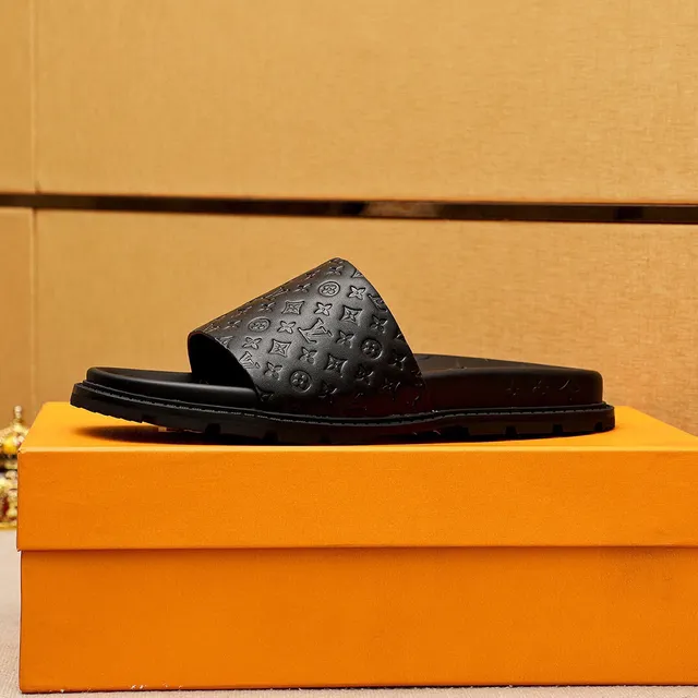 路易威登 Run Away Slides 黑色 Monogram Embossed Slippers 5