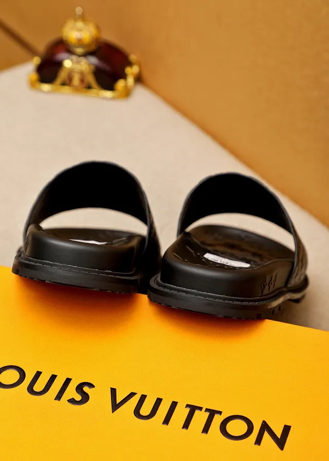 路易威登 Run Away Slides 黑色 Monogram Embossed Slippers 8