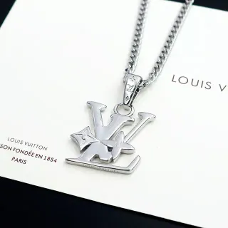 Louis Vuitton Prata Metal Monogram-Integrated Colar com pingante