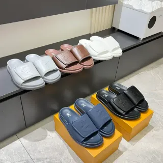 Louis Vuitton Slide Monogram Strap Sandalias