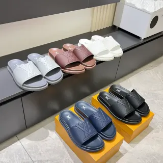 Louis Vuitton Sandalias Navy Black Suela de Goma Moldada Correa Monograma Embossado