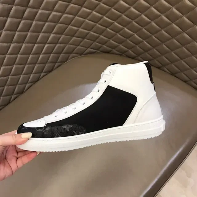 Louis Vuitton blanc noir high-top Monogram toile toe cap sneakers lifestyle 3