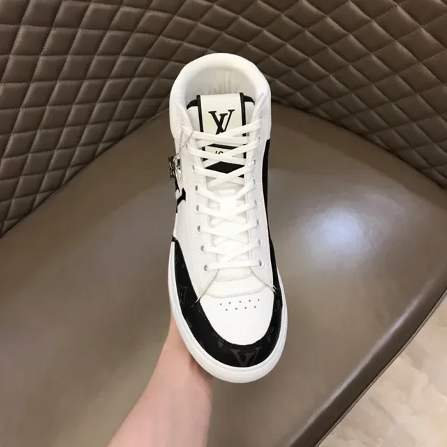 Louis Vuitton blanc noir high-top Monogram toile toe cap sneakers lifestyle 4