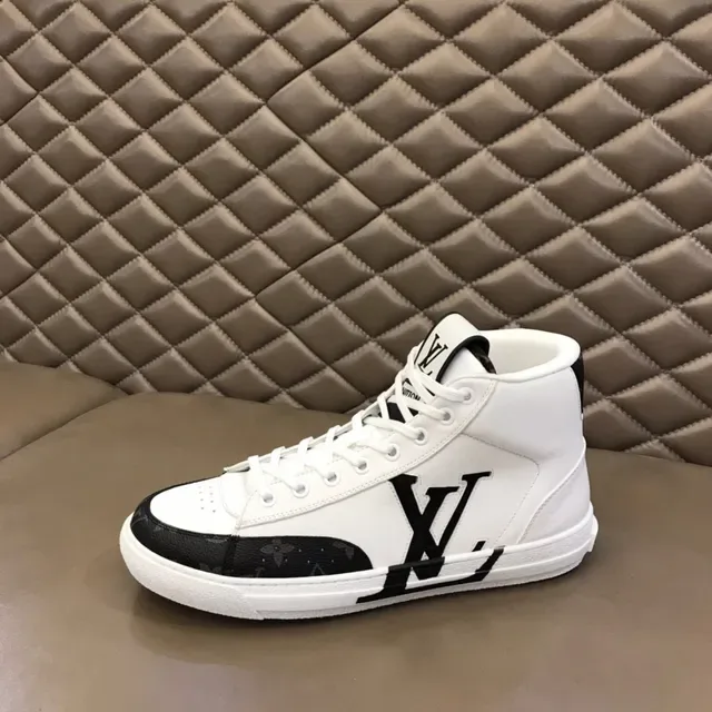Louis Vuitton blanc noir high-top Monogram toile toe cap sneakers lifestyle 5