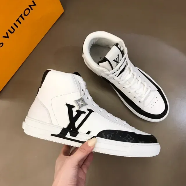 Louis Vuitton blanc noir high-top Monogram toile toe cap sneakers lifestyle 6