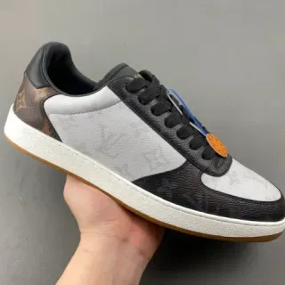 Louis Vuitton Sneakers Lifestyle Brancas e Pretas com Monograma de Lona e Couro Superposições