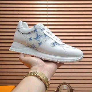 Louis Vuitton Tênis Lifestyle Brancos Azuis Monogramados de Malha com Acentos de Couro