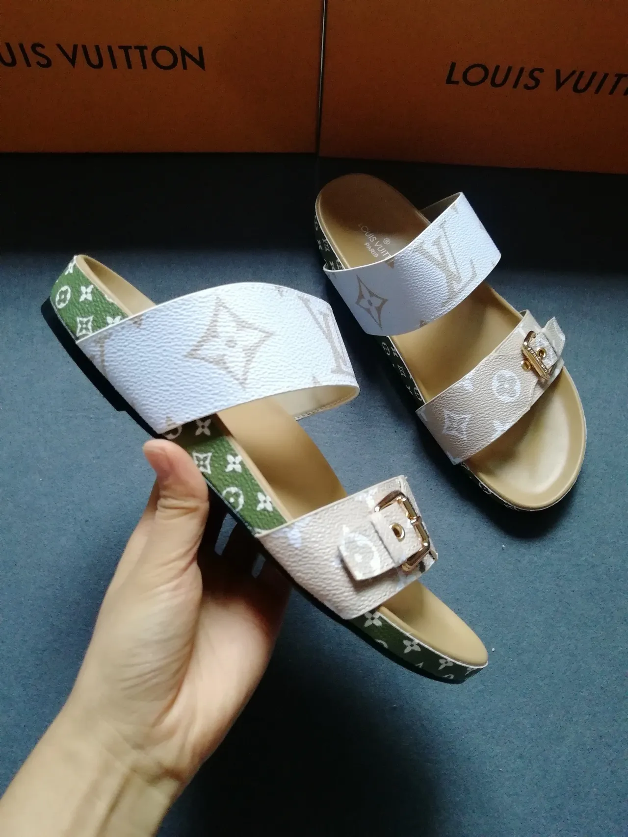 路易威登 白色绿色 印花涂层皮革带 双带凉鞋设计 休闲凉鞋 2