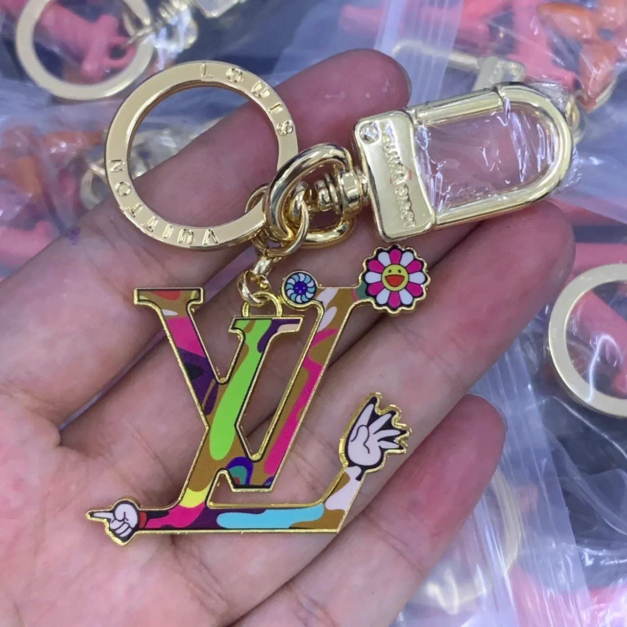 Louis Vuitton x Takashi Murakami Capa para celular de metal esmaltado multicolor dourado 1