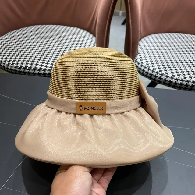 Moncler बेज संरचित बुना कोरना रेशम फ्रिल किनारा फेडोरा 5