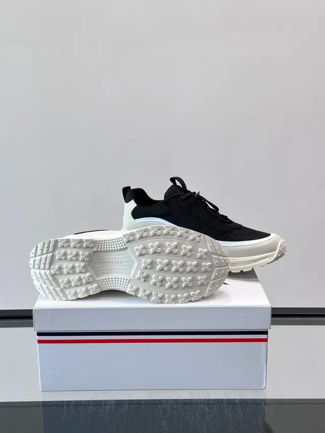 مونكلر أسود وOff-White لايف ستايل سنيكرز 2