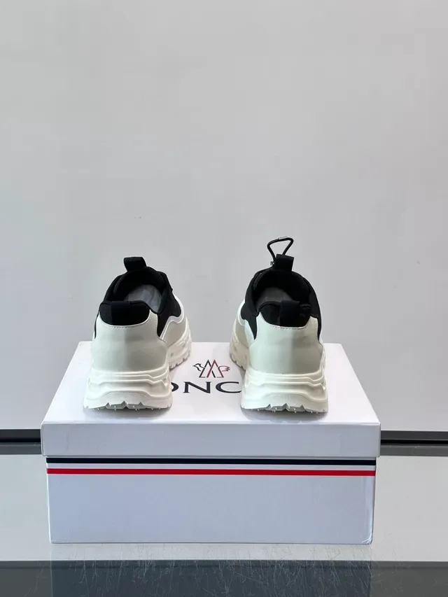 مونكلر أسود وOff-White لايف ستايل سنيكرز 3