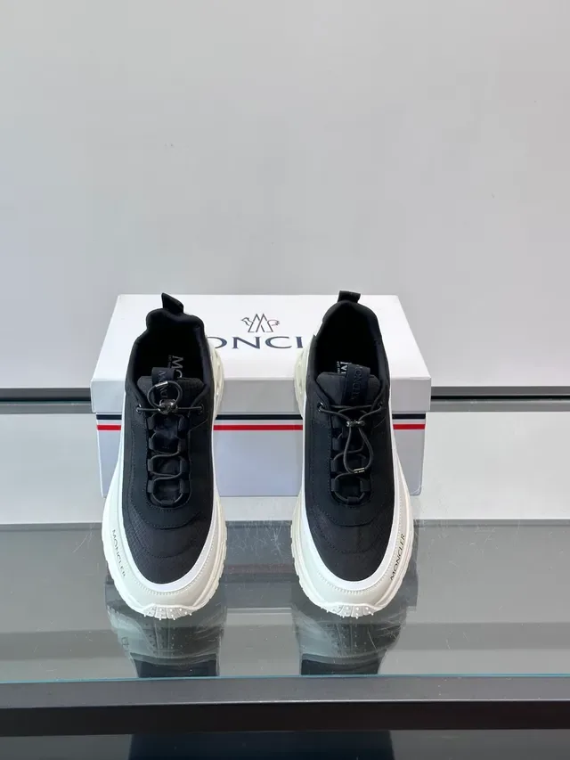 مونكلر أسود وOff-White لايف ستايل سنيكرز 4