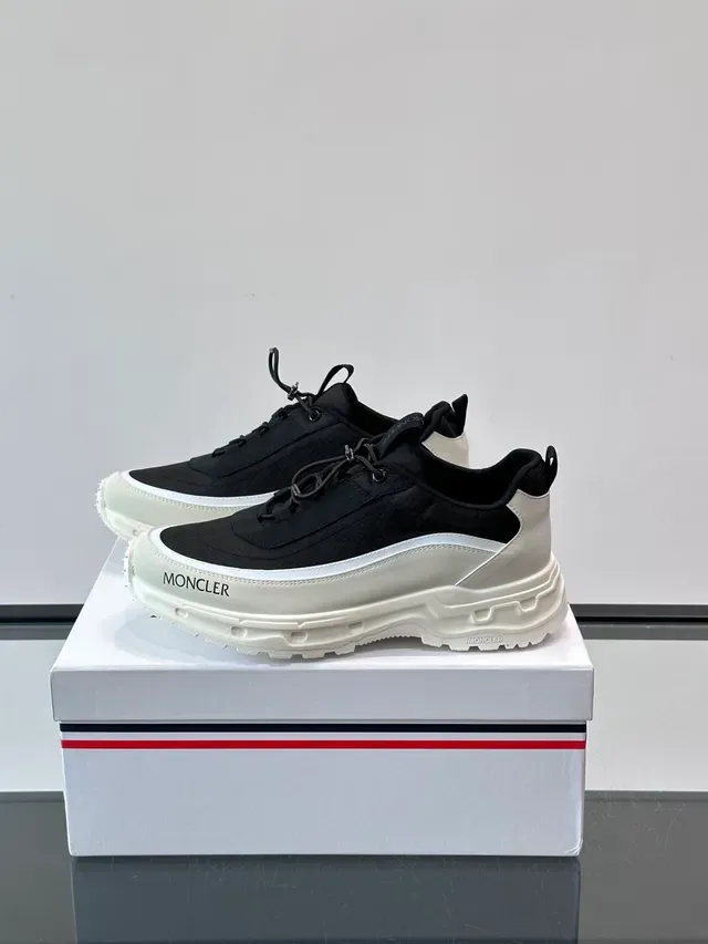 مونكلر أسود وOff-White لايف ستايل سنيكرز 5