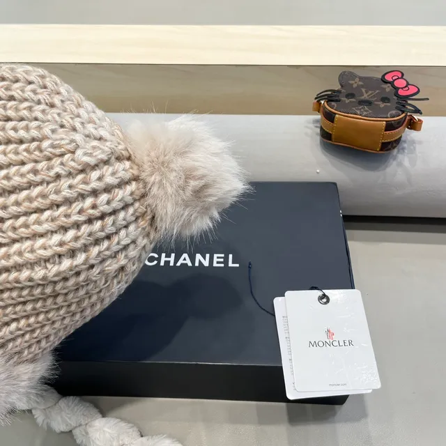 Moncler Bonnet à Bordure de Fourrure Fausse Fluffy 6