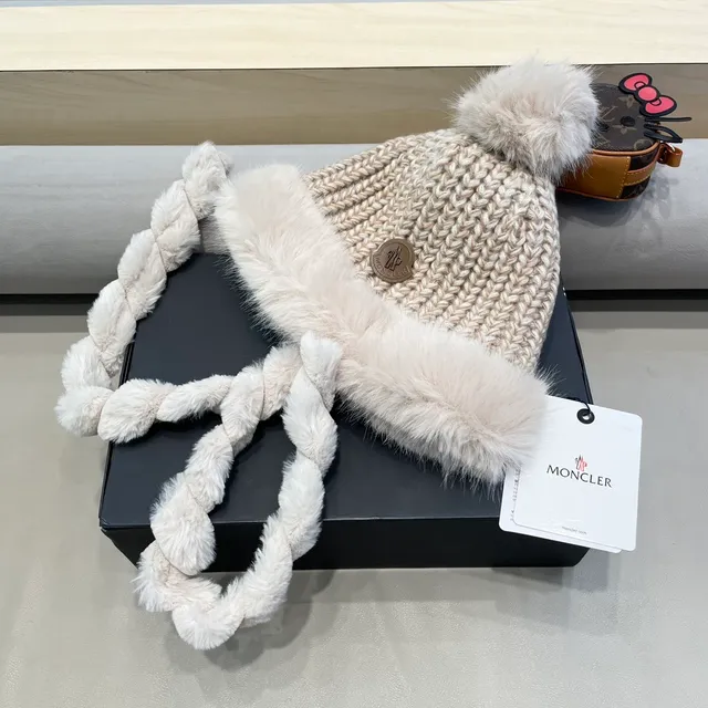 Moncler Bonnet à Bordure de Fourrure Fausse Fluffy 7