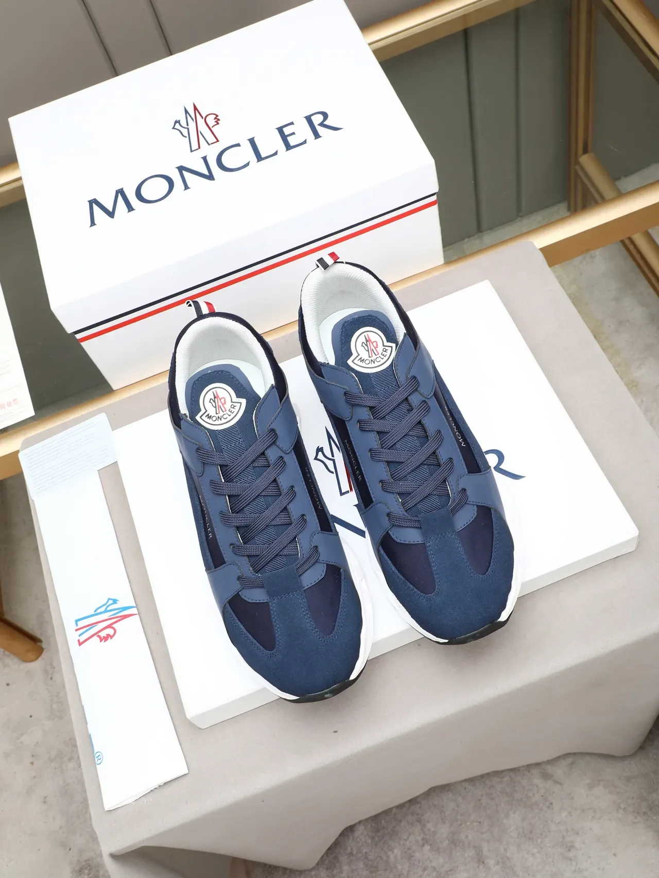 Moncler Sneakers Lifestyle Azul Marino y Blanco 2