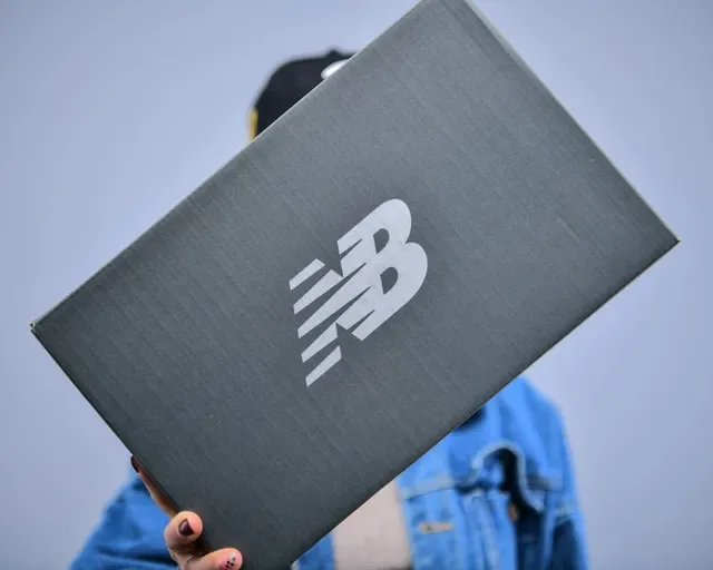 New Balance 2002R Tênis Lifestyle Cinza Camurça Malha 2