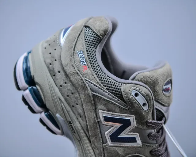 New Balance 2002R Tênis Lifestyle Cinza Camurça Malha 3