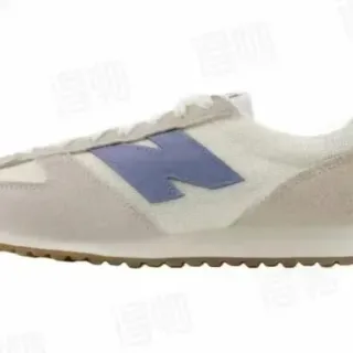 New Balance 327 Off-White 和 Purple 生活方式运动鞋