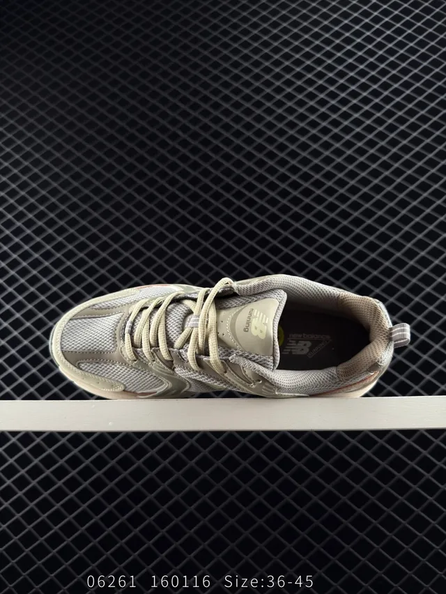 New Balance 530 বেইজ এবং হালকা সবুজ মোটা সোলের স্নিকার 3