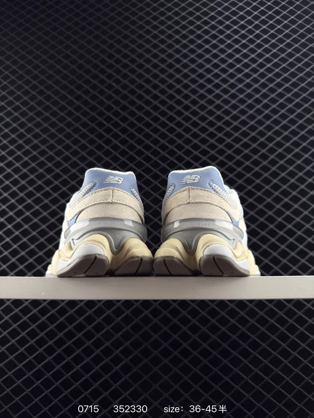 New Balance 9060 بيج وأزرق فاتح سكينرز ثيك 3