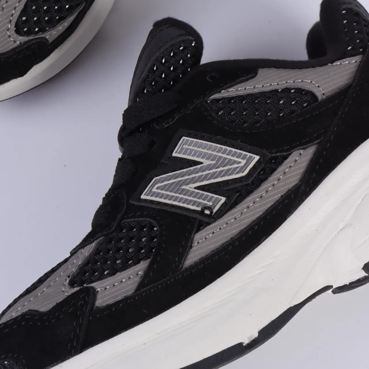 New Balance 9060 حذاء أسلوب حياة أسود وأبيض 17