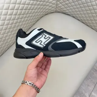 New Balance 9060 海军蓝和白色生活方式运动鞋