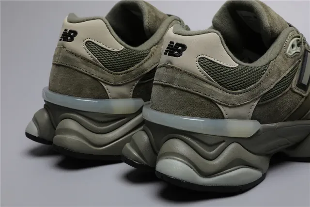 New Balance أخضر عسكري بيج ثخين متعدد الطبقات قاعدة وسطية جزء علوي مختلط من جلد مخمل وشبك أحذية رياضية أسلوب حياة 2