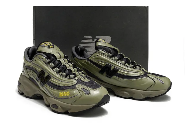 New Balance आर्मी ग्रीन ब्लैक स्कल्प्टेड सोल लेयर्ड सिंथेटिक एंड मेश अपर चंकी स्निकर्स 5