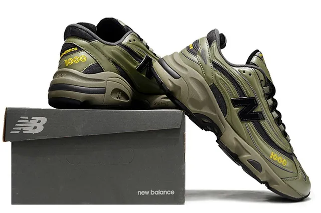 New Balance आर्मी ग्रीन ब्लैक स्कल्प्टेड सोल लेयर्ड सिंथेटिक एंड मेश अपर चंकी स्निकर्स 6