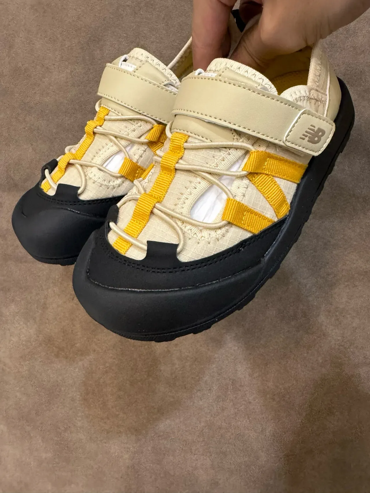 New Balance Beige Yellow Padded Collar Rugged Multi-Directional Tread Sole Lifestyle Sneakers 22