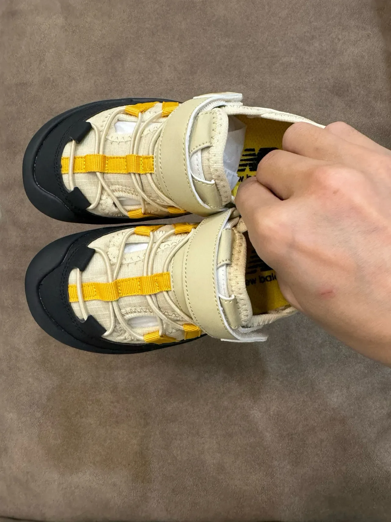 New Balance Beige Yellow Padded Collar Rugged Multi-Directional Tread Sole Lifestyle Sneakers 23