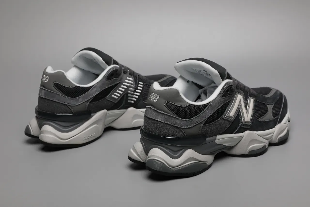 New Balance Black White Chunky Midsole Mesh And Suede Upper Lifestyle Sneakers 3