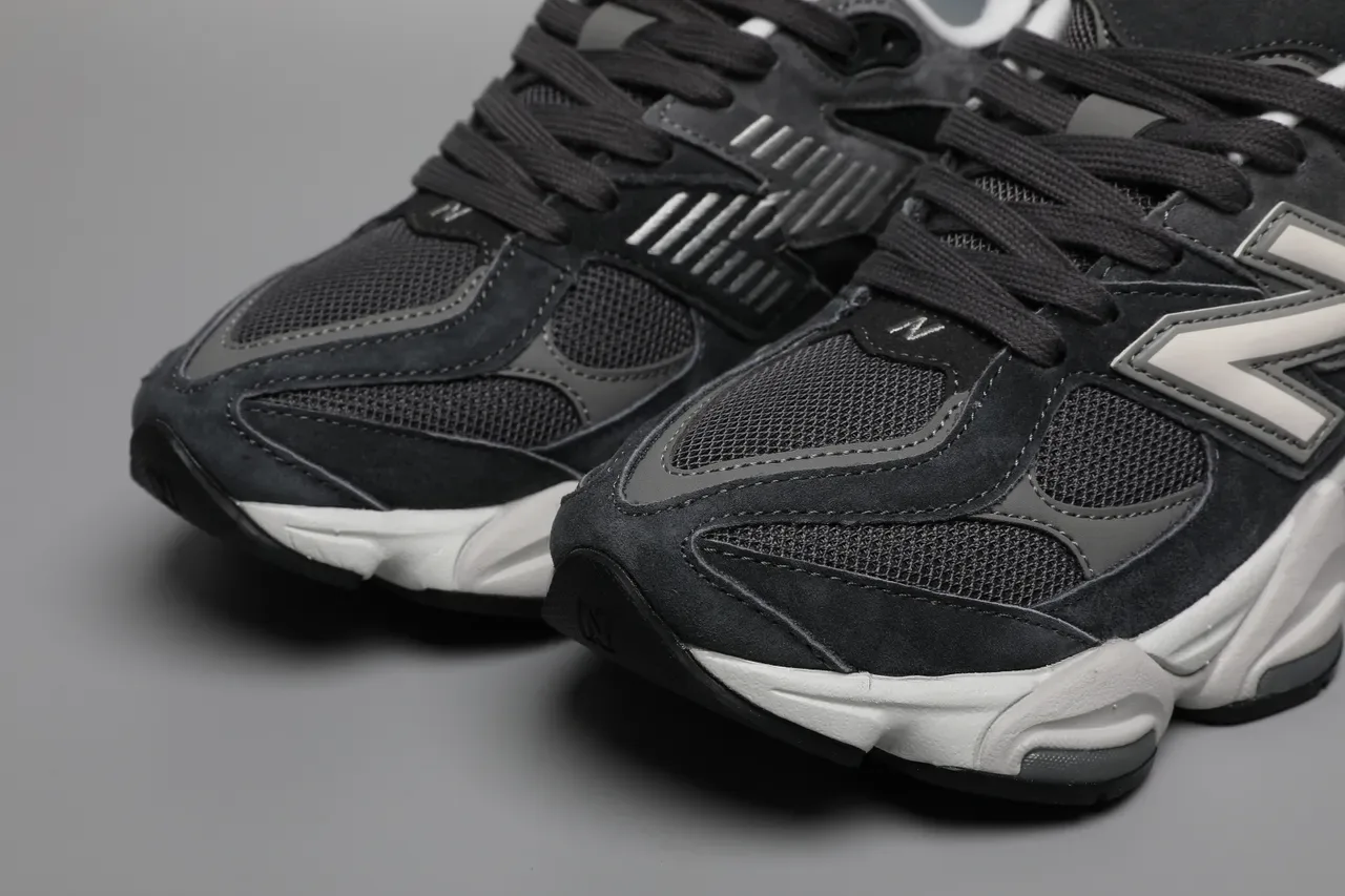 New Balance Black White Chunky Midsole Mesh And Suede Upper Lifestyle Sneakers 4