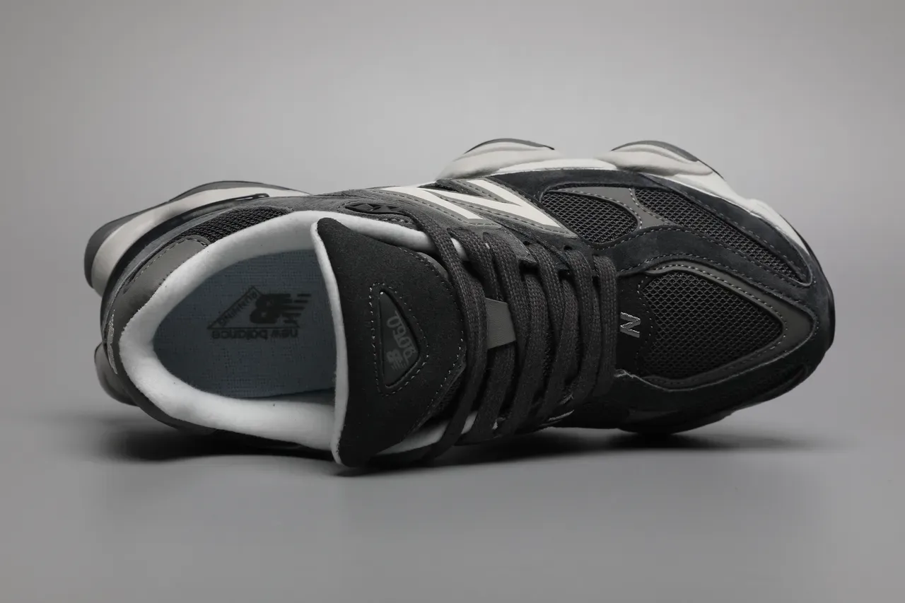 New Balance Black White Chunky Midsole Mesh And Suede Upper Lifestyle Sneakers 7