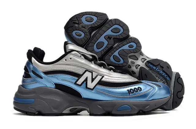 New Balance Tênis Chunky Azul e Prata com Silhueta Metálica e Upper Tipo Patentado 4